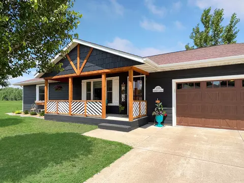 506 Harriett Dr, Marshall, MN 56258