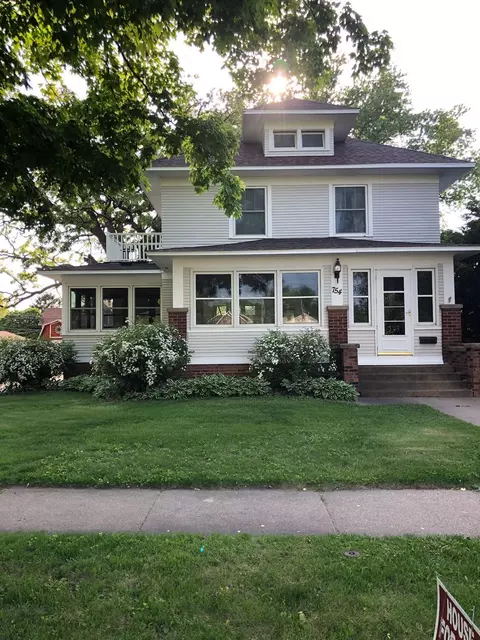 754 Richland Ave, Saint Charles, MN 55972