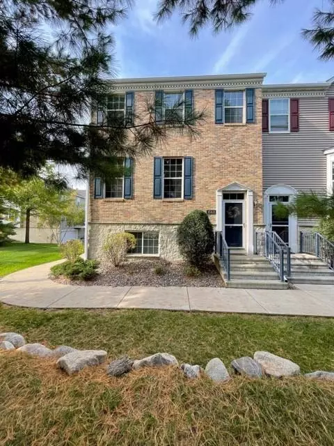 15611 Prospect Rd, Eden Prairie, MN 55347