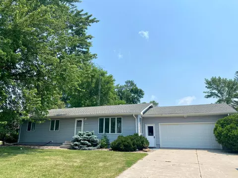 551 6th St E, Hector, MN 55342