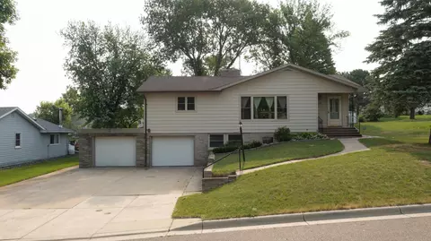 17 4th Ave NE, Elbow Lake, MN 56531