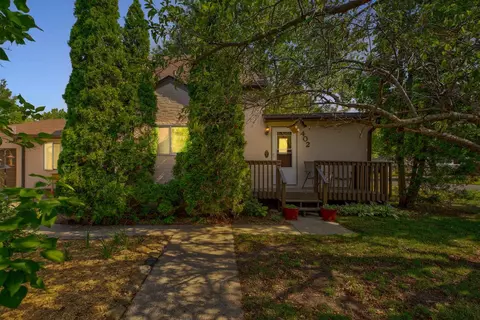 402 9th St W, Northfield, MN 55057
