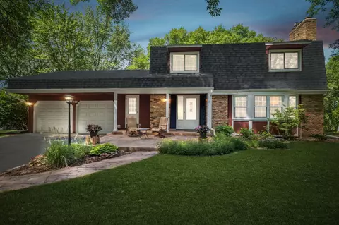 7400 Longview Cir, Chanhassen, MN 55317