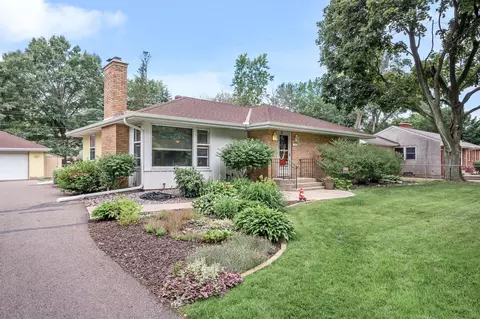 1995 Wheeler St N, Roseville, MN 55113