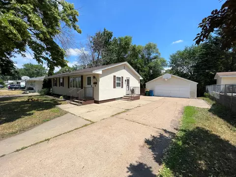 5612 Regent Ave N, Crystal, MN 55429