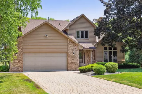 2950 Pilgrim Ln N, Plymouth, MN 55441