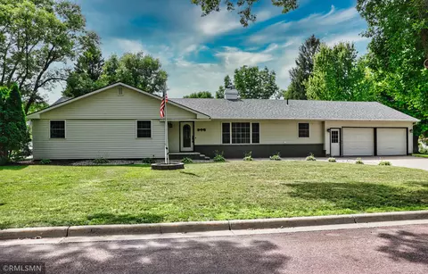 905 2nd St SE, Fairfax, MN 55332