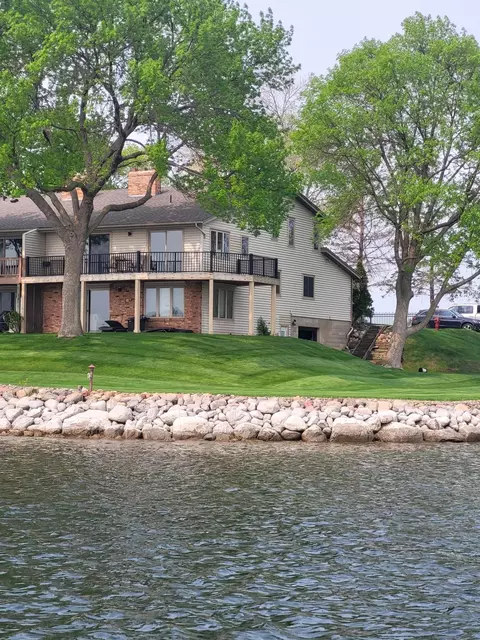 4106 Wagon Bridge Cir NE, Prior Lake, MN 55372