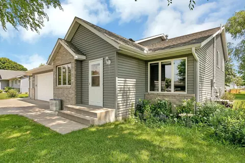 415 Sundown Dr, Avon, MN 56310