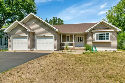 7 Country Creek Cir, Saint Cloud, MN 56301