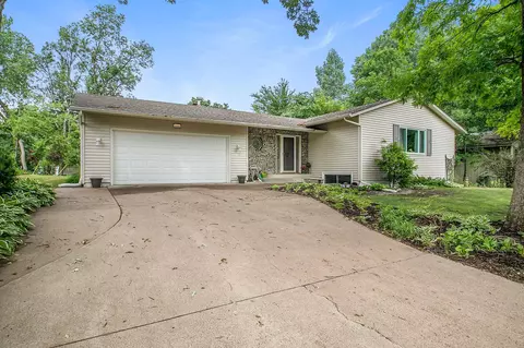 1684 Valerie Ln, New Brighton, MN 55112