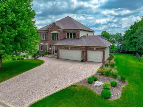 42 Ashbury Ct, Hudson, WI 54016