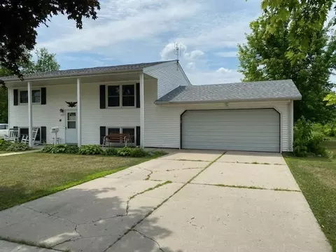 605 Elm Ave, Olivia, MN 56277