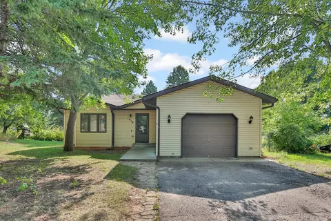 1410 Carriage Hills Dr S, Cambridge, MN 55008