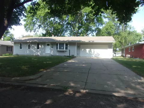 1809 Judd Ave N, Glencoe, MN 55336