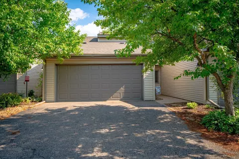 1811 Fairway Dr, Hudson, WI 54016