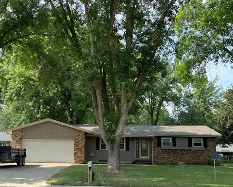 660 17th St, Windom, MN 56101