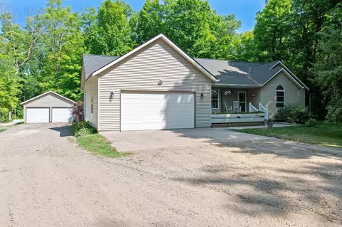 29657 Jodrell St NE, Cambridge, MN 55008