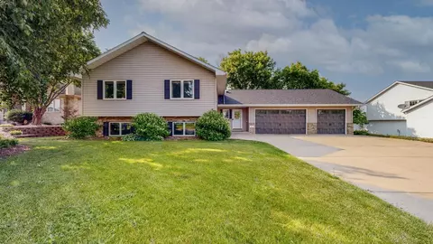 718 S Park Dr, Hastings, MN 55033