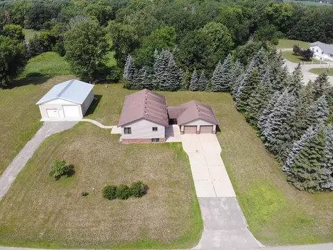 907 Wells Ave N, Sebeka, MN 56477
