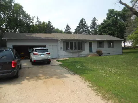 2220 Cottonwood Lake Dr, Windom, MN 56101