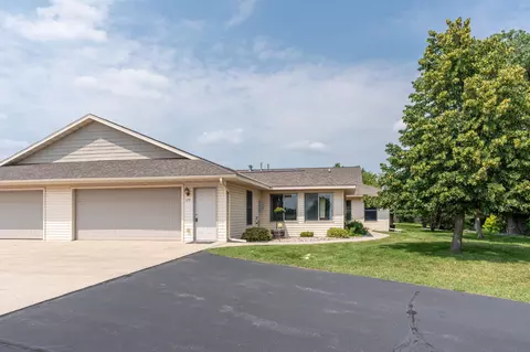 129 Meadow Ln, New London, MN 56273
