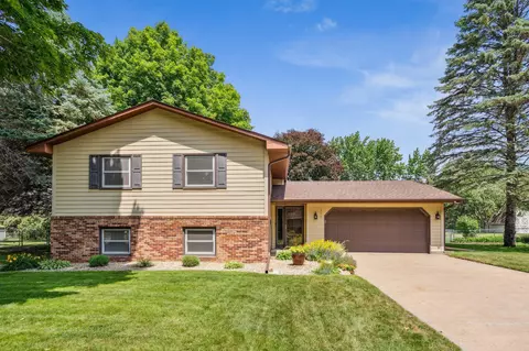 295 Bridge St, Shoreview, MN 55126