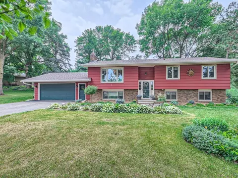 7828 Bavaria Rd, Victoria, MN 55386