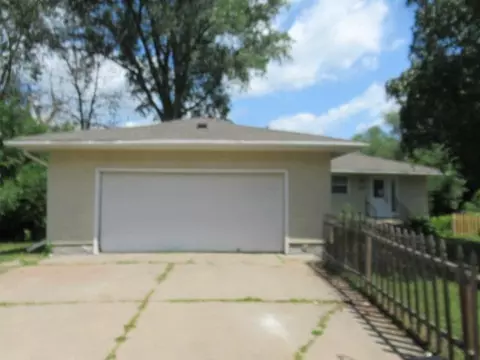 587 Gentry Ave N, Oakdale, MN 55128