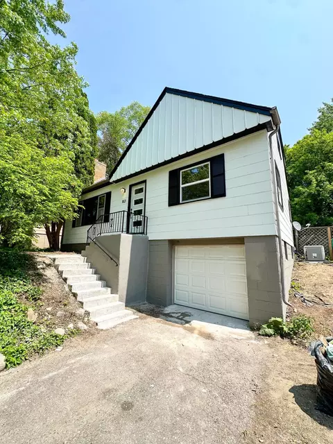 1821 Ford Rd, Hopkins, MN 55305