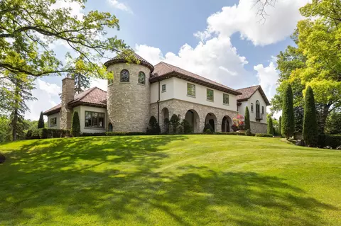 5016 Schaefer Rd, Edina, MN 55436 photo 2