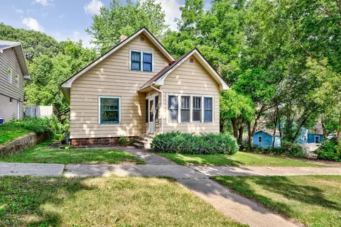 14 5th Ave SW, Faribault, MN 55021