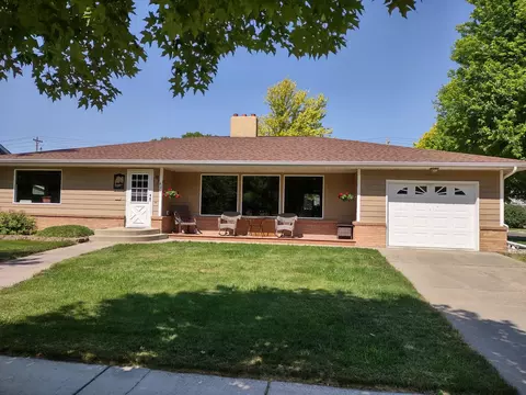 621 1st Ave, Madison, MN 56256