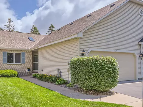 2721 Lake Court Dr, Mounds View, MN 55112