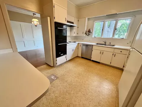 104 E Marshall St, Marshall, MN 56258 photo 8