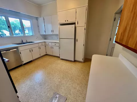 104 E Marshall St, Marshall, MN 56258 photo 7