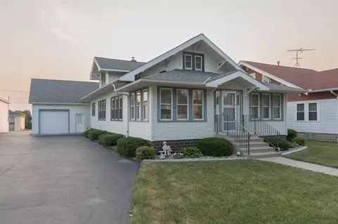 364 S Park Ave, Le Center, MN 56057