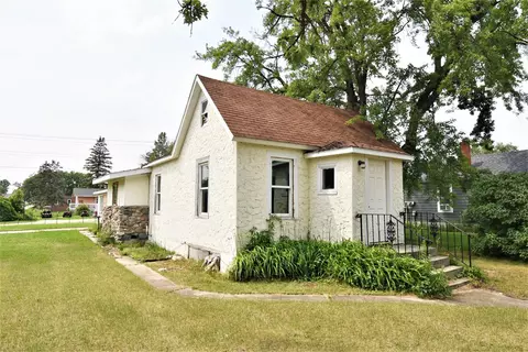 250 4th St S, Greenbush, MN 56726