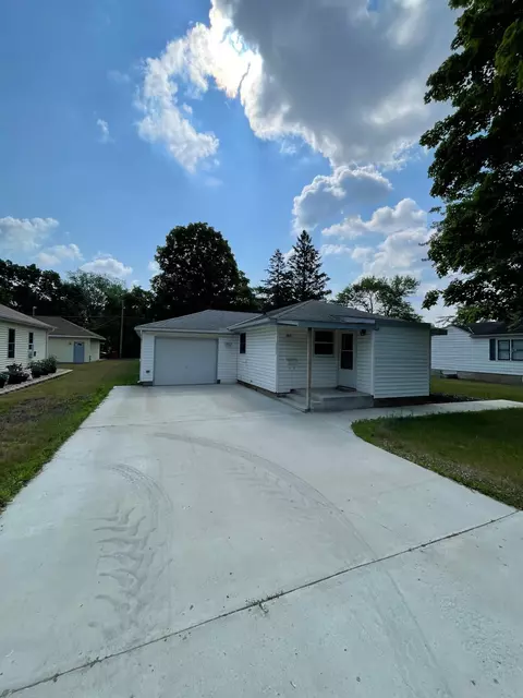 1417 Ash St, Alexandria, MN 56308