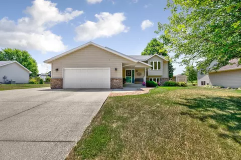 1521 Springwood Ln, Faribault, MN 55021
