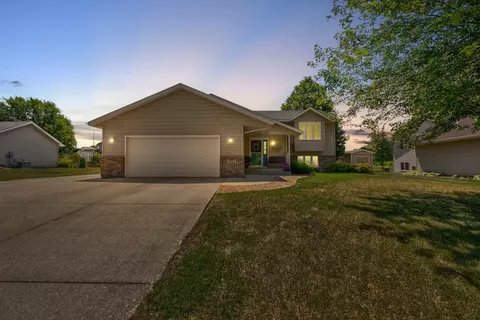 1521 Springwood Ln, Faribault, MN 55021 photo 2