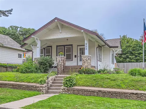 204 15th Ave S, South Saint Paul, MN 55075