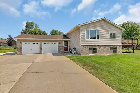 1107 Skyline Dr NE, Alexandria, MN 56308