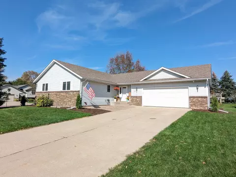 212 Opal Ln, Mankato, MN 56001