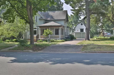 424 E Maple St, River Falls, WI 54022 photo 4
