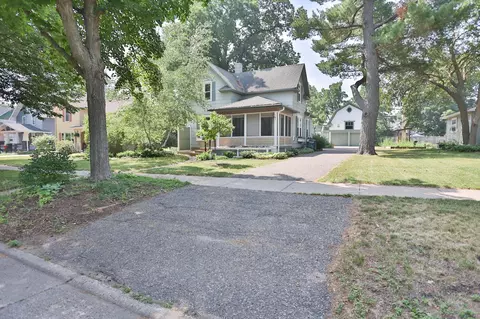 424 E Maple St, River Falls, WI 54022 photo 3