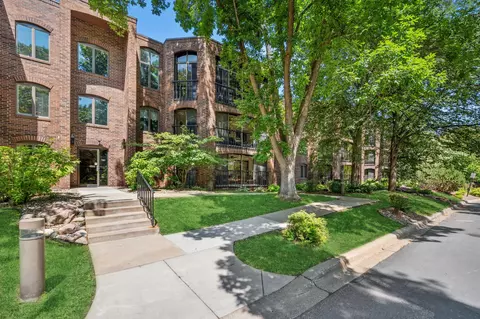 5601 Dewey Hill Rd #318, Edina, MN 55439