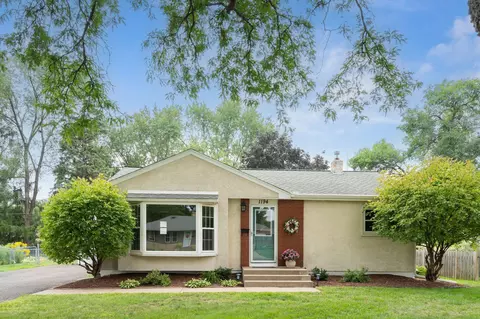 1194 Summer St, Roseville, MN 55113