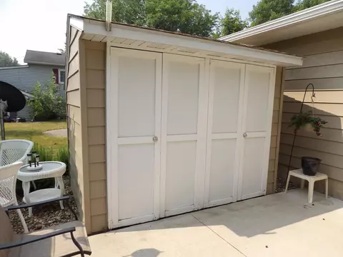 2105 11th St SW, Austin, MN 55912 photo 2