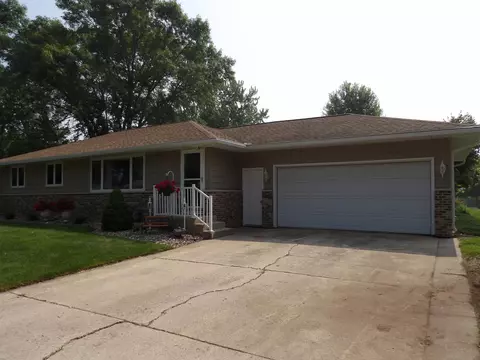 2105 11th St SW, Austin, MN 55912